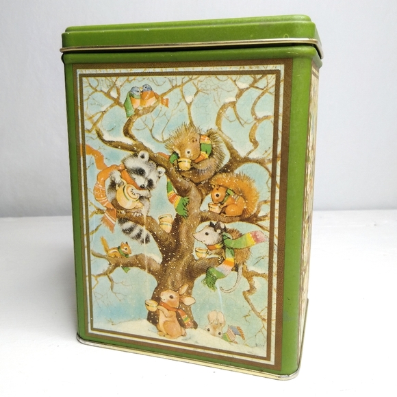 Winter critters in snow Gift Tin
